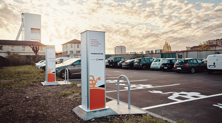Colonnine ricarica veicoli elettrici utilizzate da Fondazione Prada